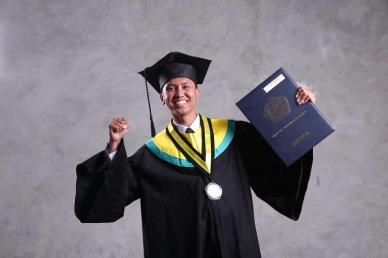 “Membaca” Rahasia Bustommy menjadi Wisudawan Terbaik 2020 Prodi Manajemen