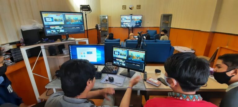 Pelatihan Lanjutan Pengoperasian VMIX untuk You Tube dan Zoom