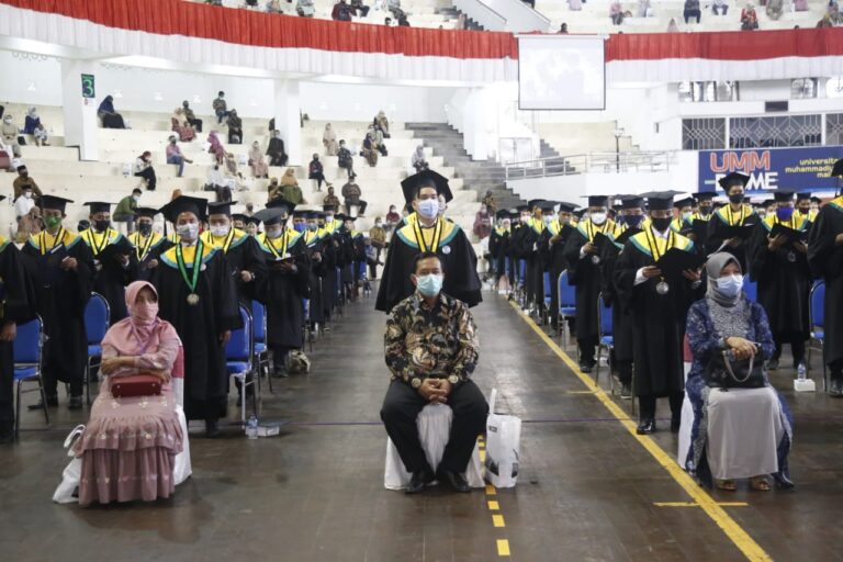Terapkan Protokol Kesehatan,57 Wisudawan Prodi Manajemen Mengikuti Wisuda