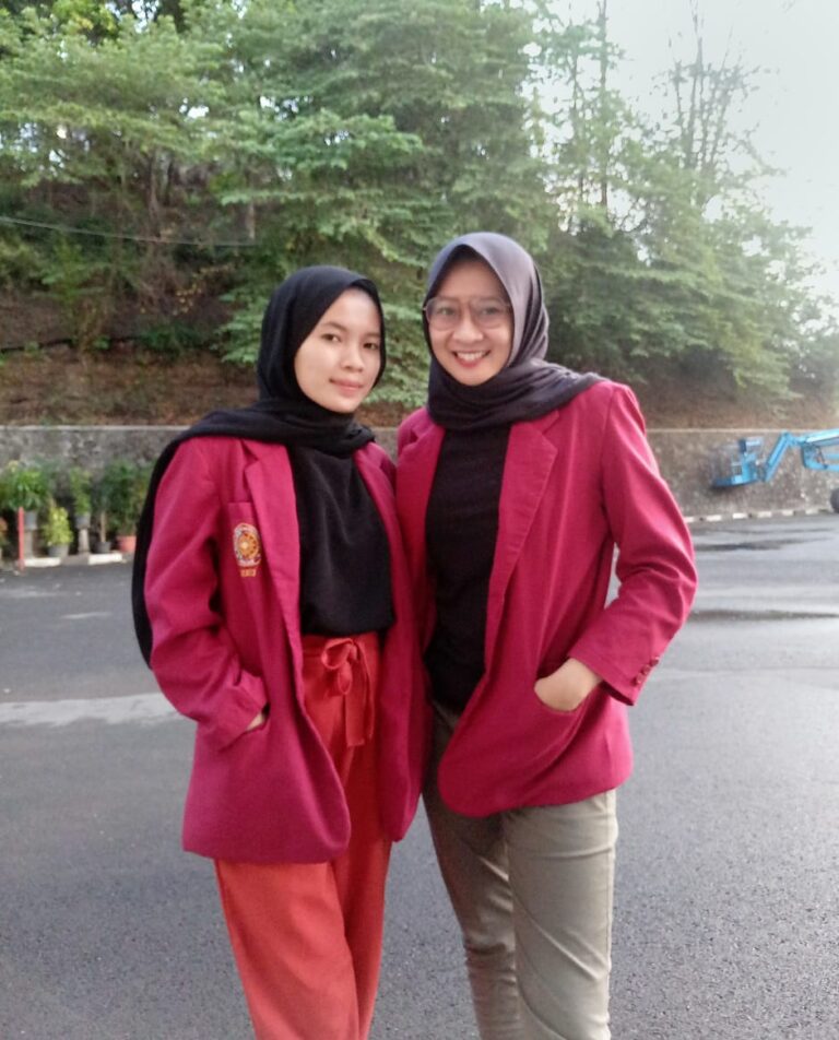 “Collaboration For Grobolia” Membawa Mahasiswi Manajemen Menjadi Juara Nasional