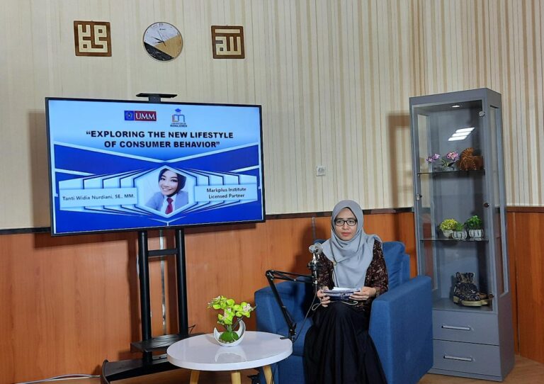 Webinar Laboratorium Manajemen Sambut Praktikum Perilaku Konsumen