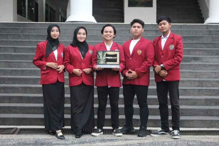 Corn’spaper (We Produce Eco-Friendly Paper): Mahasiswa Program Studi Manajemen FEB-UMM Mendapatkan Pendanaan Wirausaha Tingkat Nasional P2MW oleh Kemendikbud RI 2023