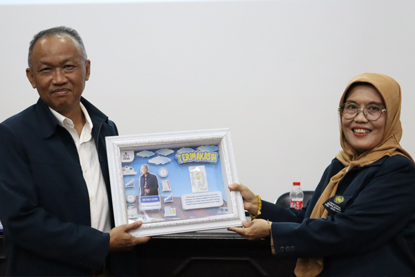 Estafet Kepemimpinan: Uci Yuliati Resmi Nakhodai Laboratorium Manajemen Periode 2025-2029