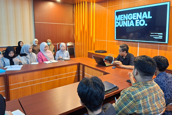 Siapkan Profesional Muda, Kelas CoE Manajemen UMM Hadirkan Hendra Gunawan Kupas Tuntas Industri Event Organizer