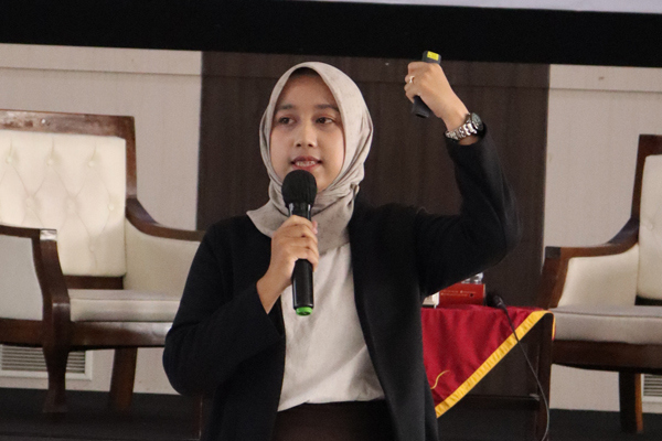 Picu Motivasi Mahasiswa, Ailin Rosa Bagikan Kiat Sukses Tembus Skripsi Berkualitas di Workshop Manajemen UMM