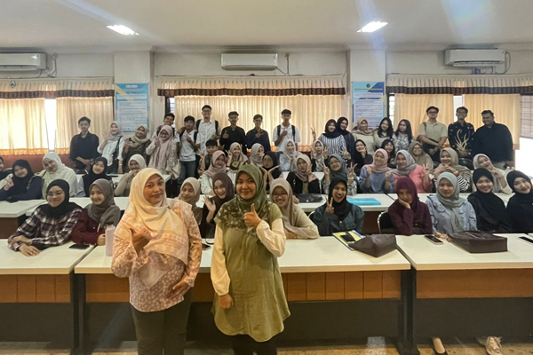 Bekal Final Sebelum Magang, Mahasiswa CoE Manajemen UMM Rampungkan Penguatan Bahasa Inggris Global