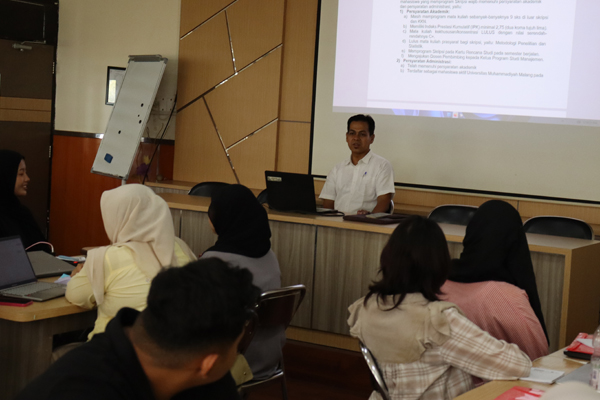 Mematangkan Kesiapan Riset: Ratusan Mahasiswa Manajemen Ikuti Coaching Clinic Analisis Data