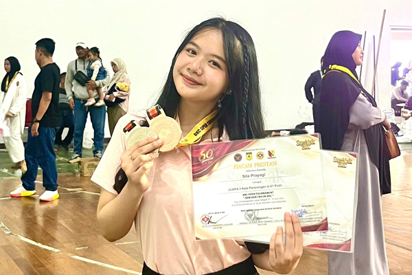 Srikandi Papua Asal Blitar Sabet Dua Medali di Ajang Karate Internasional Sawidak Bandung 2026